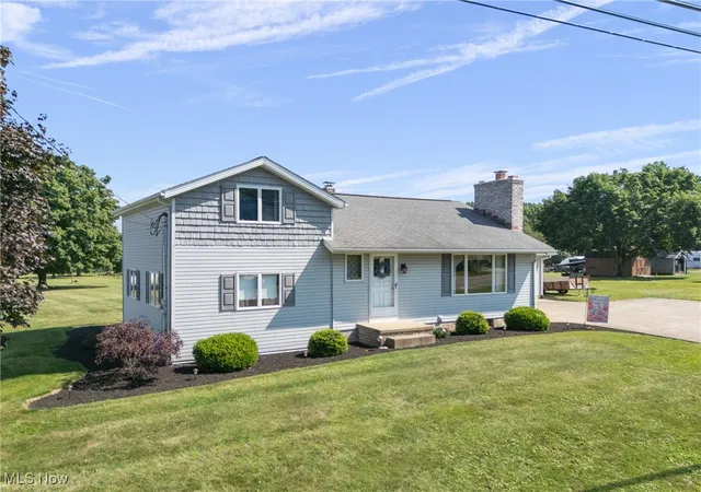 Photo 3 of Single family home for sale at 14175 Orrville St Nw, North Lawrence, OH 44666 | MLS# 5153901 | Listing updated on 2025-11-18