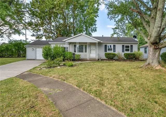 Photo 2 of Single family home for sale at 1931 Mark Dr, Lorain, OH 44052 | MLS# 5154617 | Listing updated on 2026-10-09