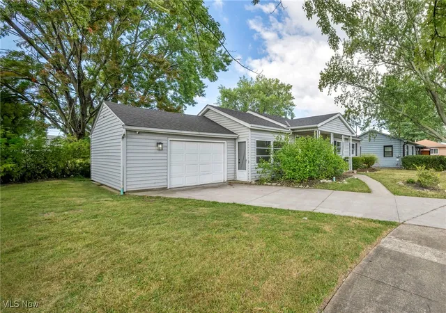 Photo 3 of Single family home for sale at 1931 Mark Dr, Lorain, OH 44052 | MLS# 5154617 | Listing updated on 2026-10-09