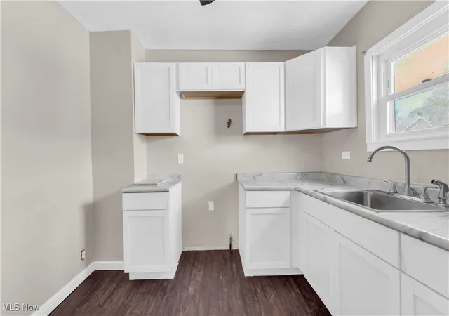 3rd image of 908 Dayton St, Akron, OH 44310 | MLS# 5158632