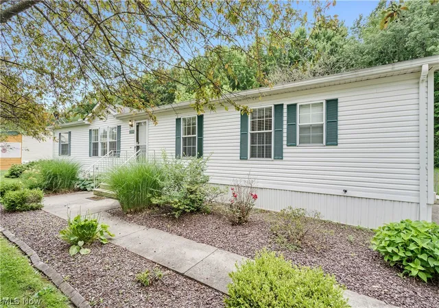 3rd image of 209 Wyngate Dr, Brookfield, OH 44403 | MLS# 5159561