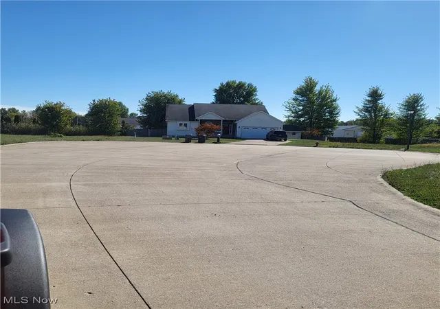 3rd image of 307 Skyline Dr, Elyria, OH 44035 | MLS# 5160100