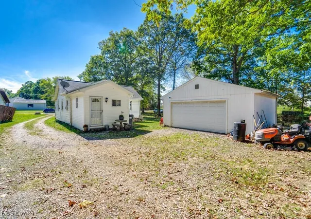 24th image of 16726 Oakwood Dr, Lake Milton, OH 44429 | MLS# 5160970