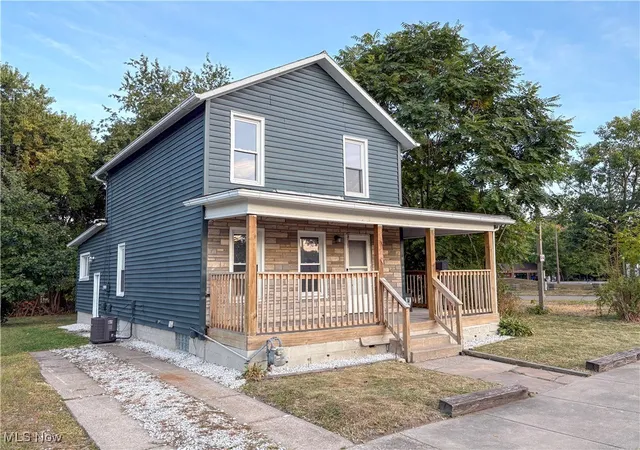 Photo 3 of Single family home for sale at 442 S Liberty Ave, Alliance, OH 44601 | MLS# 5163088 | Listing updated on 2026-06-19