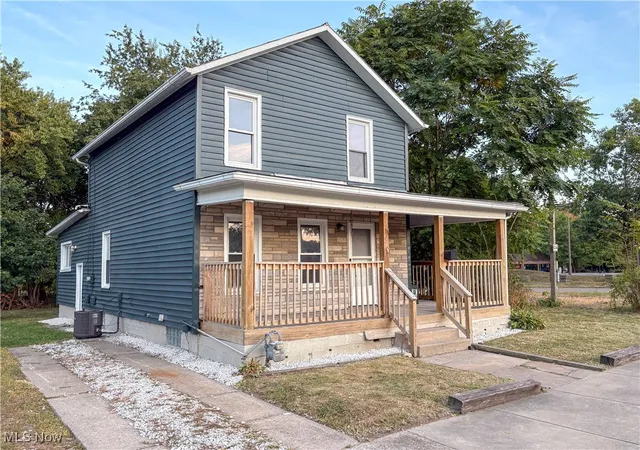 Photo 3 of Single family home for sale at 442 S Liberty Ave, Alliance, OH 44601 | MLS# 5163088 | Listing updated on 2026-06-19