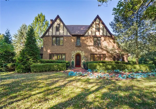1st image of 401 Highland Ave, Salem, OH 44460 | MLS# 5160060