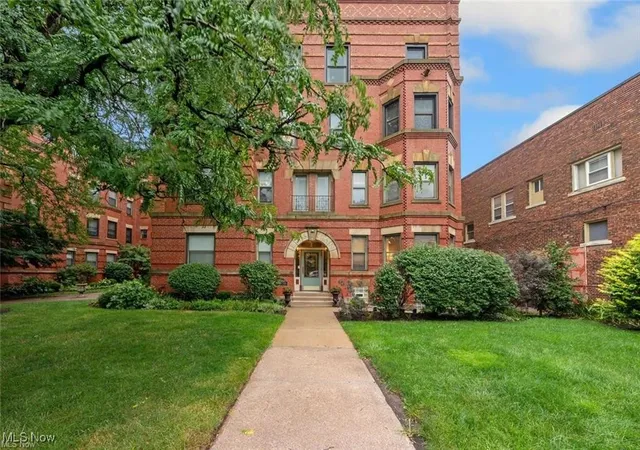 Homes for sale in Cleveland, OH | 11014 Detroit Ave #EE1, Cleveland, OH 44102 | MLS# 5165205