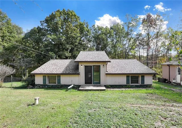 Homes for sale in Little Hocking, OH | 852 Wallace Rd, Little Hocking, OH 45742 | MLS# 5165274