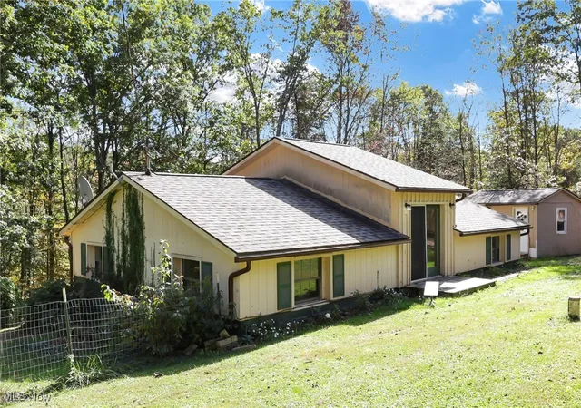 Homes for sale in Little Hocking, OH | 852 Wallace Rd, Little Hocking, OH 45742 | MLS# 5165274