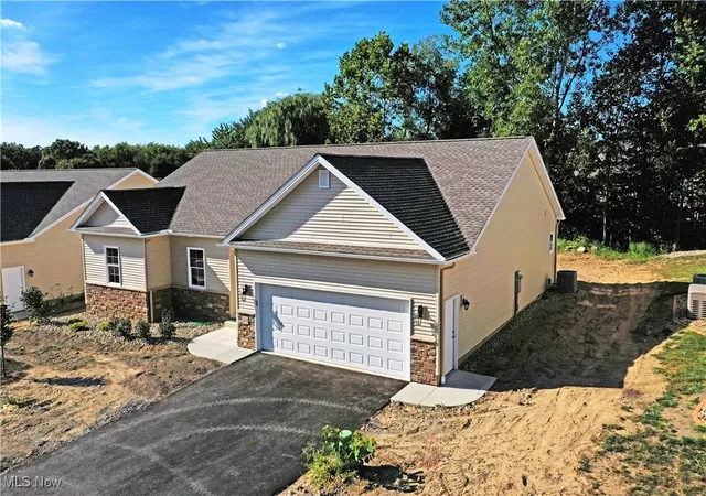3rd image of 2261 Saddlebrook, Cortland, OH 44410 | MLS# 5165562