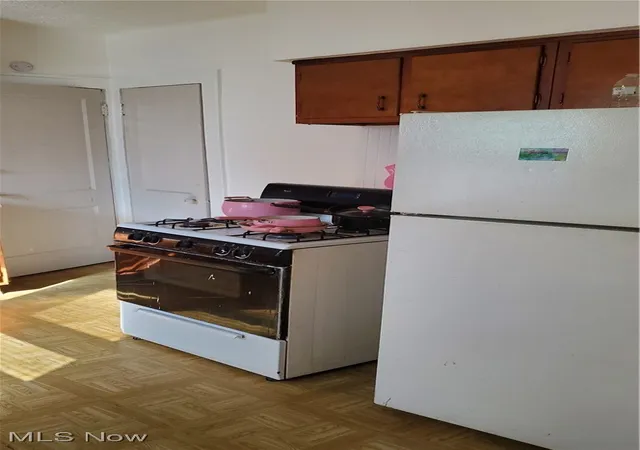 Listing Photo 4 - Condo for sale in building located at 1602 Hillcrest Rd, Cleveland, OH 44118
