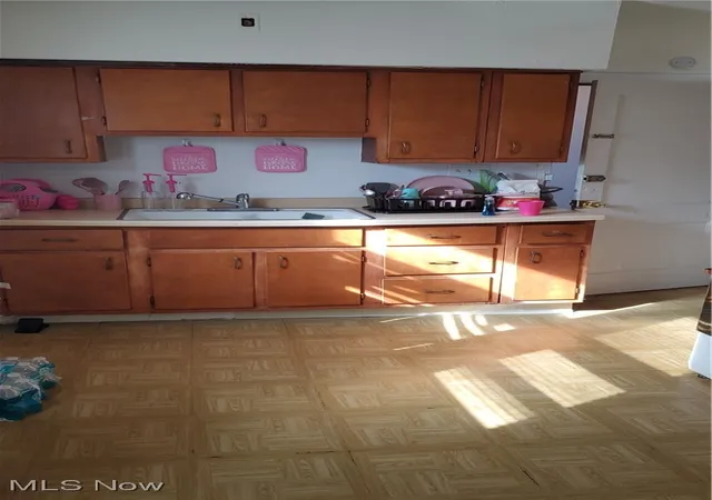 Listing Photo 5 - Condo for sale in building located at 1602 Hillcrest Rd, Cleveland, OH 44118