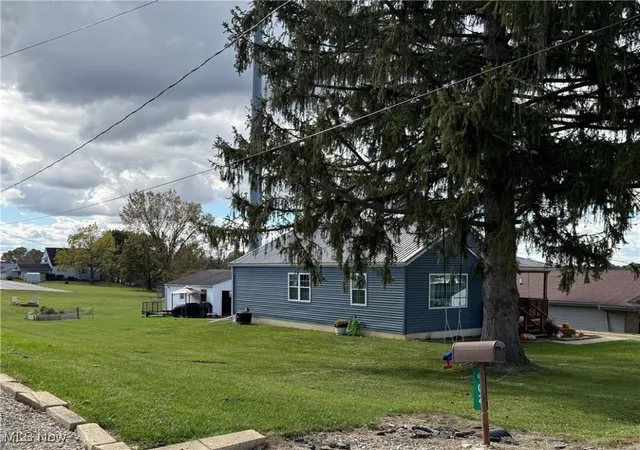 Photo 3 of Single family home for sale at 910 Orchard Hl Rd, Zanesville, OH 43701 | MLS# 5167451 | Listing updated on 2026-04-29