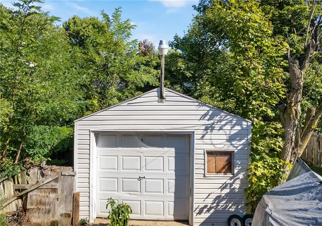 3rd image of 939 W Exchange St, Akron, OH 44302 | MLS# 5164716