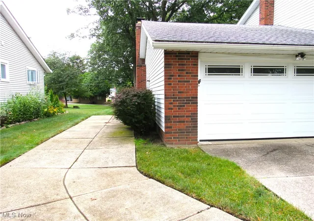 31st image of 4805 Maple Hill Dr, Seven Hills, OH 44131 | MLS# 5167855