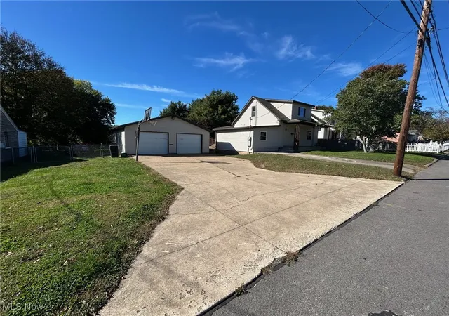 Photo 2 of Single family home for sale at 2902 23rd Street, Parkersburg, WV 26101 | MLS# 5168202 | Listing updated on 2026-06-26