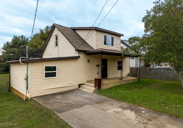 Photo 3 of Single family home for sale at 2902 23rd Street, Parkersburg, WV 26101 | MLS# 5168202 | Listing updated on 2026-06-26