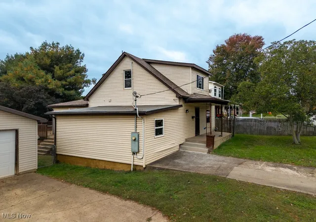 Photo 3 of Single family home for sale at 2902 23rd Street, Parkersburg, WV 26101 | MLS# 5168202 | Listing updated on 2026-06-26