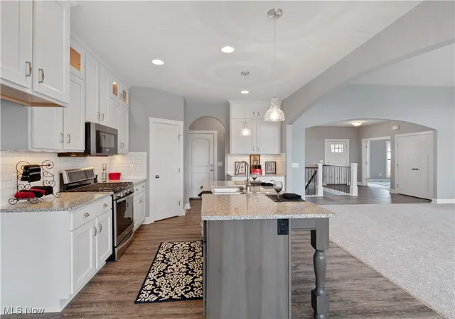 2nd image of 2490 Ledgestone Dr Nw, Uniontown, OH 44685 | MLS# 5168390