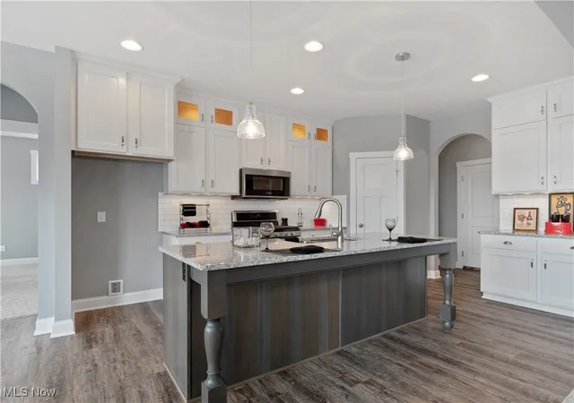 4th image of 2490 Ledgestone Dr Nw, Uniontown, OH 44685 | MLS# 5168390