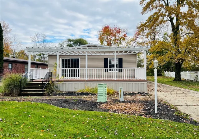 Homes for sale in Elyria, OH | 268 Twin Lakes, Elyria, OH 44035 | MLS# 5169165