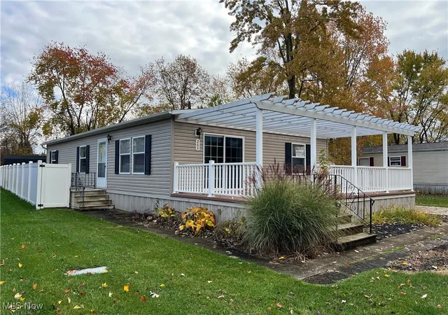Homes for sale in Elyria, OH | 268 Twin Lakes, Elyria, OH 44035 | MLS# 5169165