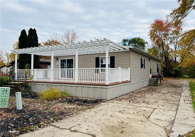 Homes for sale in Elyria, OH | 268 Twin Lakes, Elyria, OH 44035 | MLS# 5169165