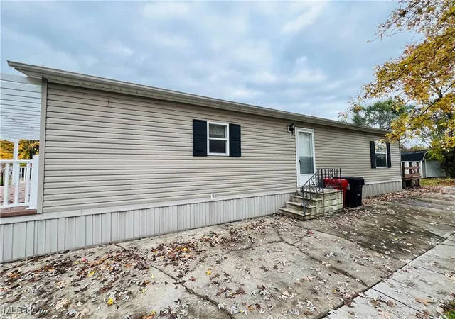 Homes for sale in Elyria, OH | 268 Twin Lakes, Elyria, OH 44035 | MLS# 5169165
