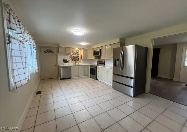 Photo 4 of Single family home for sale at 7915 East Pike, Norwich, OH 43767 | MLS# 5169392 | Listing updated on 2026-07-09