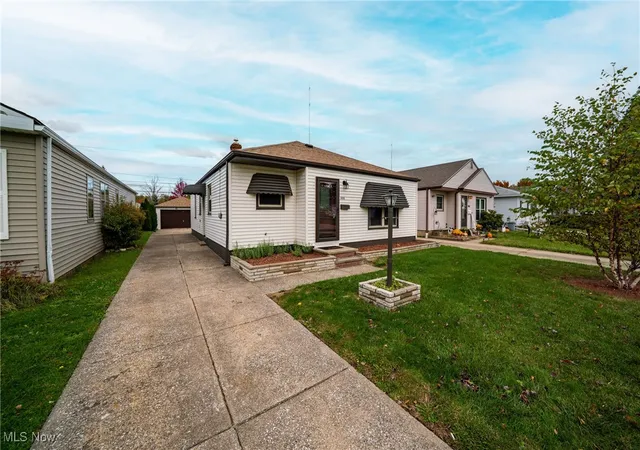 1st image of 3018 Center Dr, Cleveland, OH 44134 | MLS# 5171012