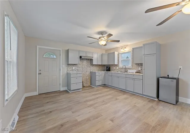 3rd image of 103 Gladstone St, Campbell, OH 44405 | MLS# 5170944