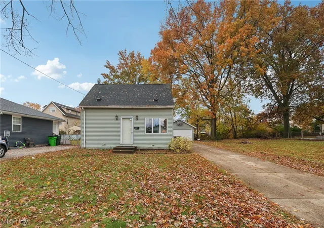 Photo 2 of Sale Pending at 492 E Hopocan Ave, Barberton, OH 44203 | MLS# 5170550 | Listing updated on 2026-08-24