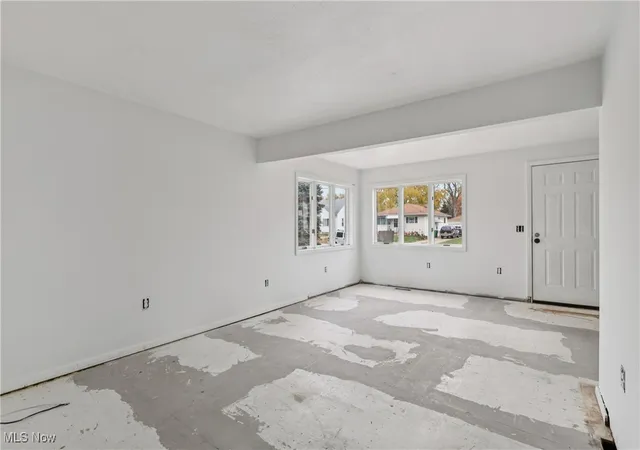 Photo 4 of Sale Pending at 492 E Hopocan Ave, Barberton, OH 44203 | MLS# 5170550 | Listing updated on 2026-09-28