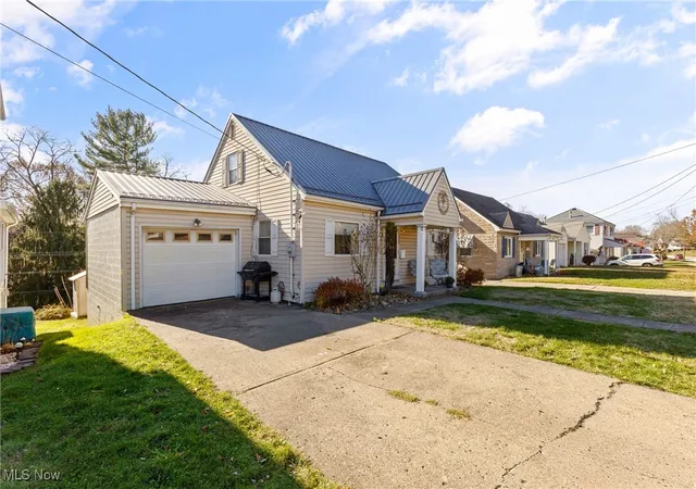 3rd image of 3928 Hanlin St, Weirton, WV 26062 | MLS# 5172288