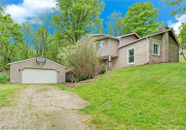 Photo 2 of Single family home for sale at 27 Delaware Trl, Malvern, OH 44644 | MLS# 5172918 | Listing updated on 2026-06-23