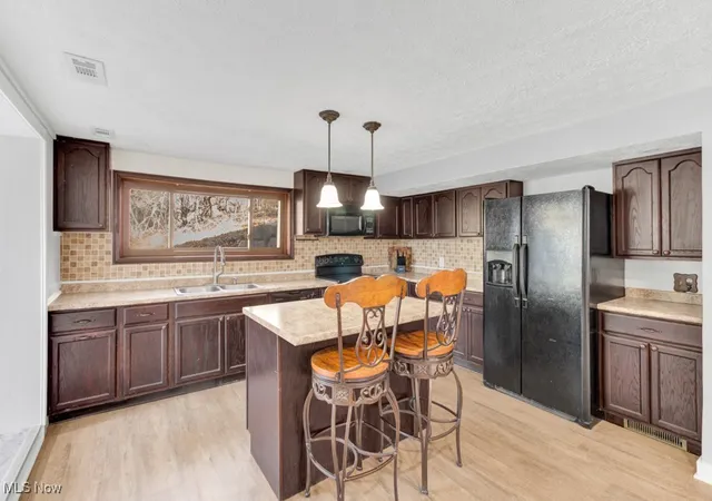 Photo 3 of Single family home for sale at 27 Delaware Trl, Malvern, OH 44644 | MLS# 5172918 | Listing updated on 2026-06-23
