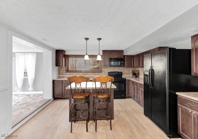 Photo 4 of Single family home for sale at 27 Delaware Trl, Malvern, OH 44644 | MLS# 5172918 | Listing updated on 2026-06-23