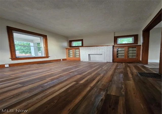 Photo 2 of Single family home for sale at 436 Cole Ave, Akron, OH 44301 | MLS# 5173280 | Listing updated on 2025-12-24