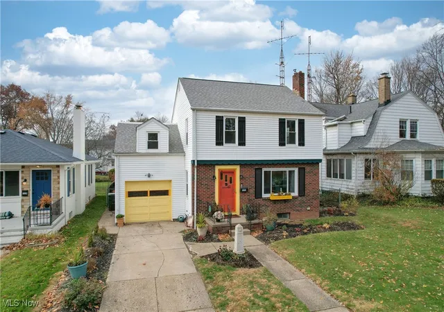 Photo 2 of Sale Pending at 123 Linwood Ave Nw, Canton, OH 44708 | MLS# 5171833 | Listing updated on 2026-07-24