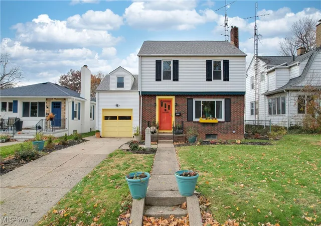 Photo 3 of Sale Pending at 123 Linwood Ave Nw, Canton, OH 44708 | MLS# 5171833 | Listing updated on 2026-07-24