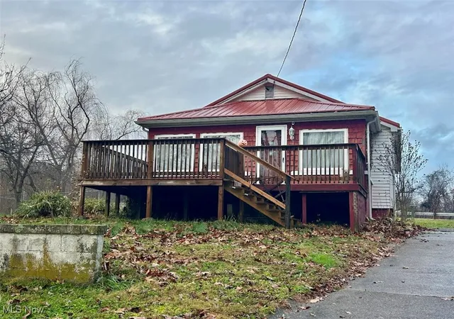 Homes for sale in Little Hocking, OH | 120 Carson Ln, Little Hocking, OH 45742 | MLS# 5174491