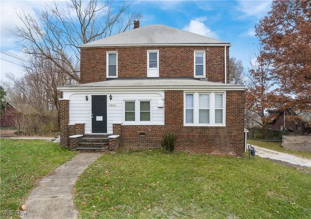 1st image of 2823 Columbus Rd Ne, Canton, OH 44705 | MLS# 5175784