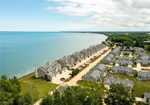 Listing Photo 2 - Condo for sale in building located at 203 Whispering Shores, Vermilion, OH 44089 - Unit #