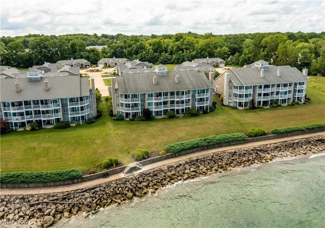 Listing Photo 2 - Condo for sale in building located at 103 Whispering Shores, Vermilion, OH 44089 - Unit #