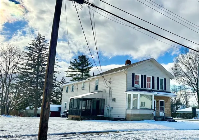 Listing Photo 2 - Condo for sale in building located at 1132 Woodland Ave NE, Warren, OH 44483 - Unit #