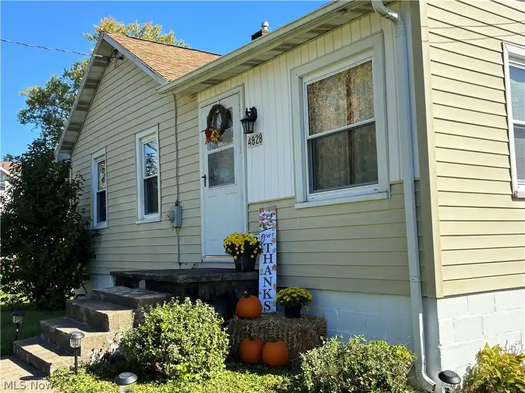 Photo 1 of Sale Pending at 4828 Damon Ave Nw, Warren, OH 44483 | MLS# 5176973 | Listing updated on 2026-10-13