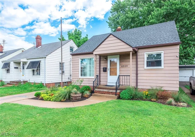 1st image of 4529 W 150th St, Cleveland, OH 44135 | MLS# 5177605