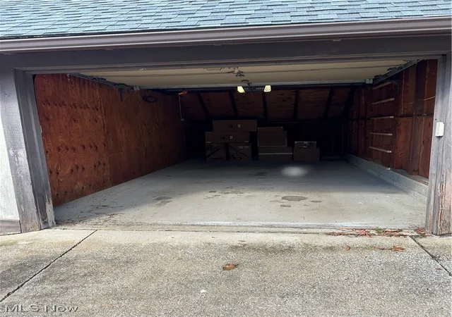 2nd image of 1722 Treetop Trl, Akron, OH 44313