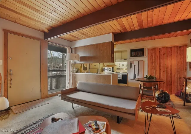 4th image of 1722 Treetop Trl, Akron, OH 44313