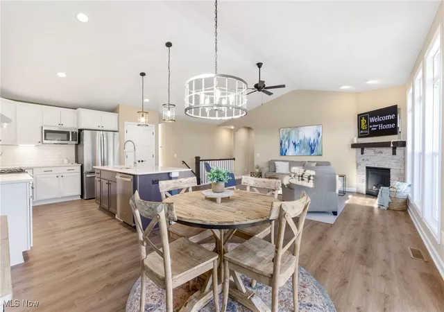 5th image of 510 Meadow Cir Sw, Hartville, OH 44632 | MLS# 5178685